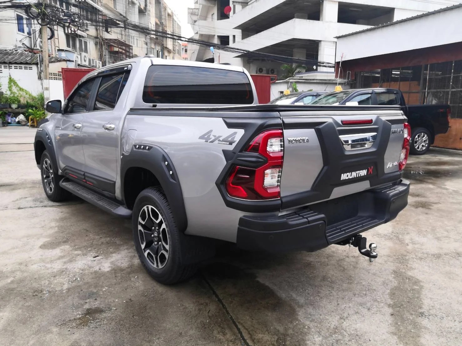 2021 TOYOTA HILUX MOUNTAIN X SOPI MotorsSOPI Motors