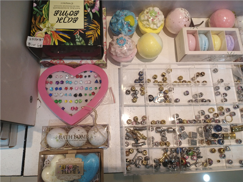 10 Creative Ways to Display Jewelry for Sale in 2024 SOQ