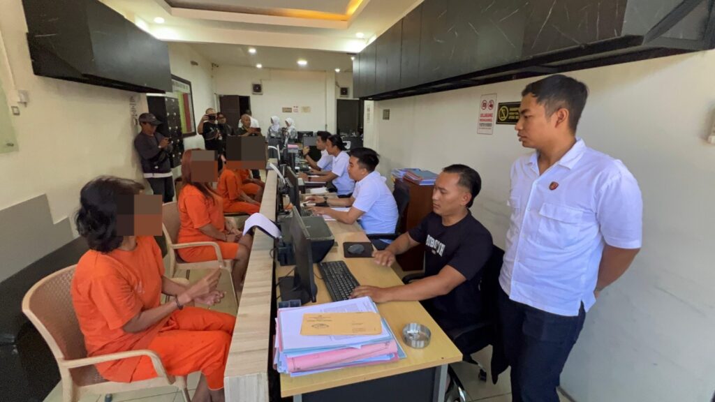 Viral Video Pengeroyokan di Garut, Tim Sancang Polres Garut Beregerak Cepat Tangkap Empat Pelaku dalam Waktu Singkat Viral Video Pengeroyokan di Garut, Tim Sancang Polres Garut Beregerak Cepat Tangkap Empat Pelaku dalam Waktu Singkat