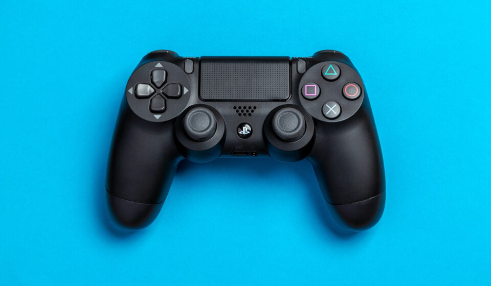 How To Fix That Blinking Blue Light Your PS4 Controller Sorta Techy