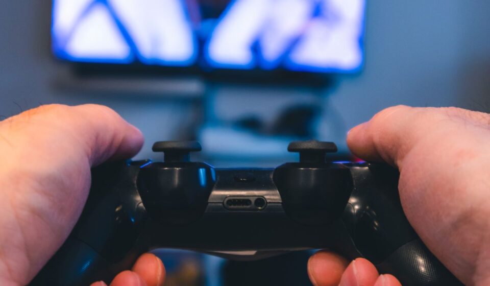 Why Does My PS4 Controller Keep Turning Off? And How To Fix It