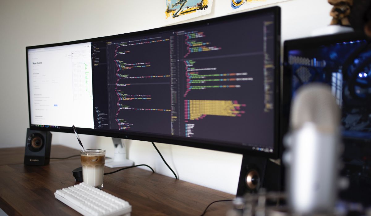 How To Split An Ultrawide Monitor Into 3 Windows (4 Ways)