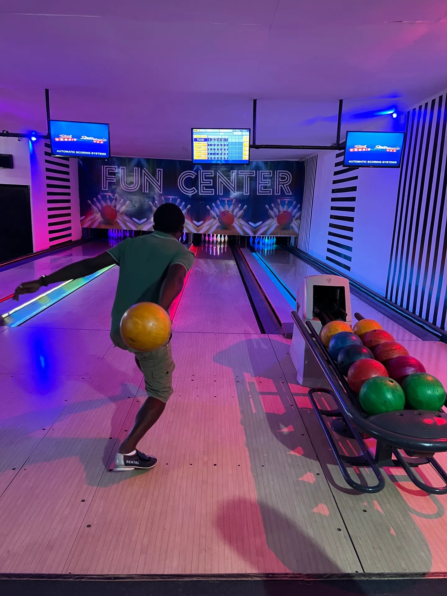 Fun Center Douala Bowling, Loisirs, Jeux enfants, Billard, Détente