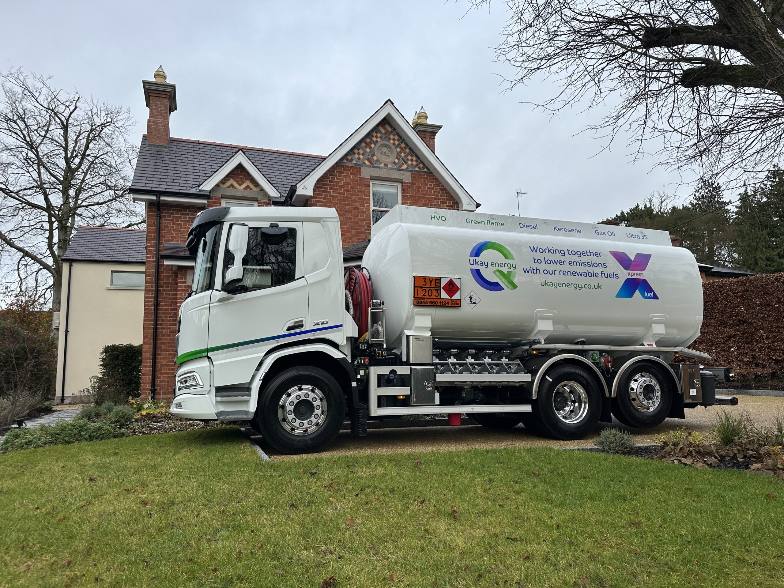Ukay Fuels DAF Rigid Tanker & Lakeland Trailer To London SOS Sales