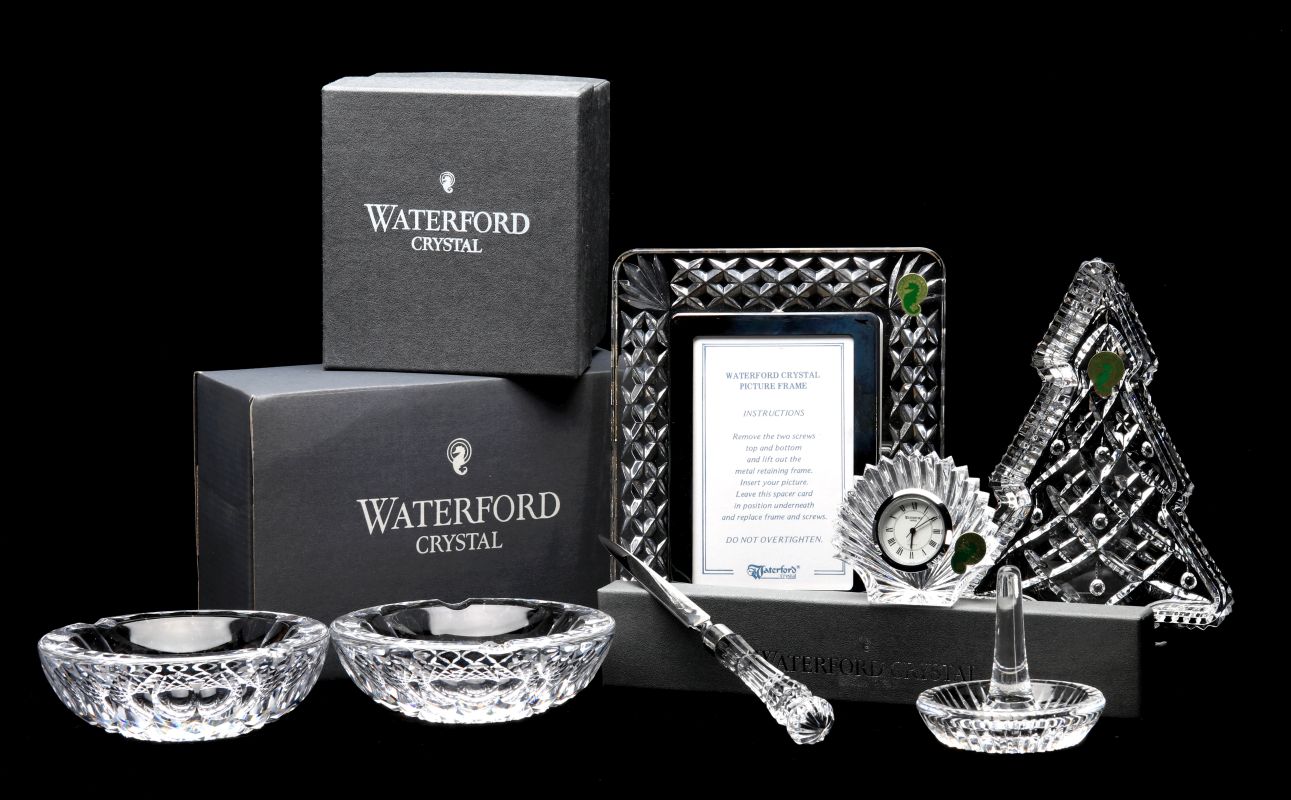 421 A COLLECTION OF WATERFORD CRYSTAL GIFT ITEMS