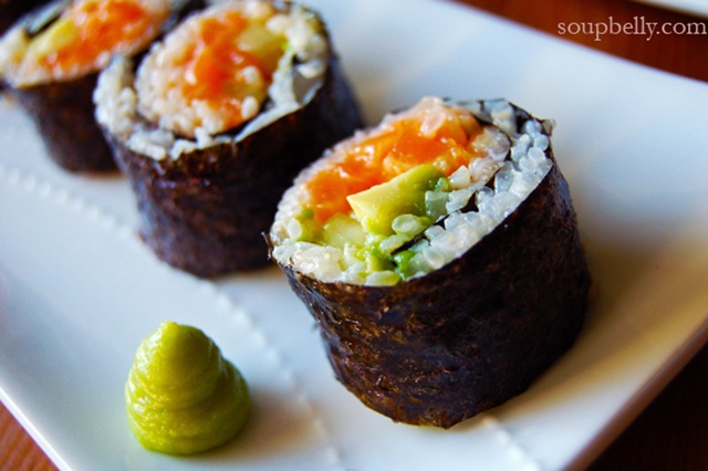 salmon sushi roll