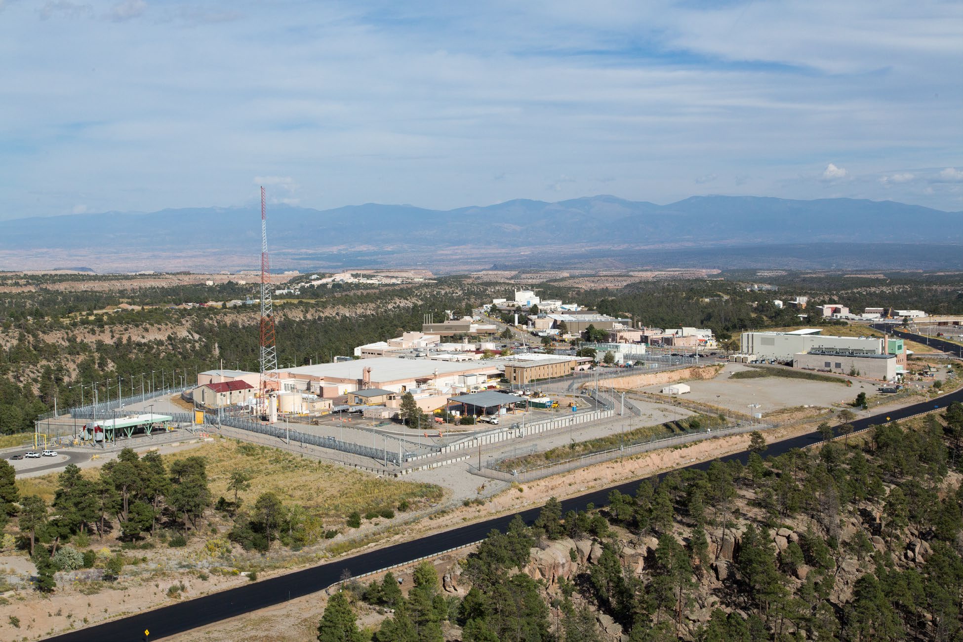 Los Alamos labs contractor settles state violation; has federal notice