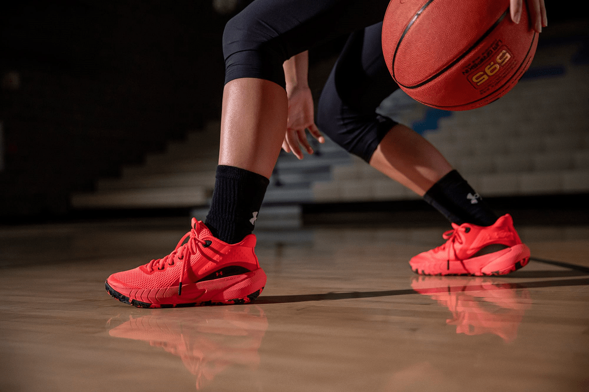 Dick’s, Under Armour Drop Hovr Breakthru Women’s Basketball Sneaker