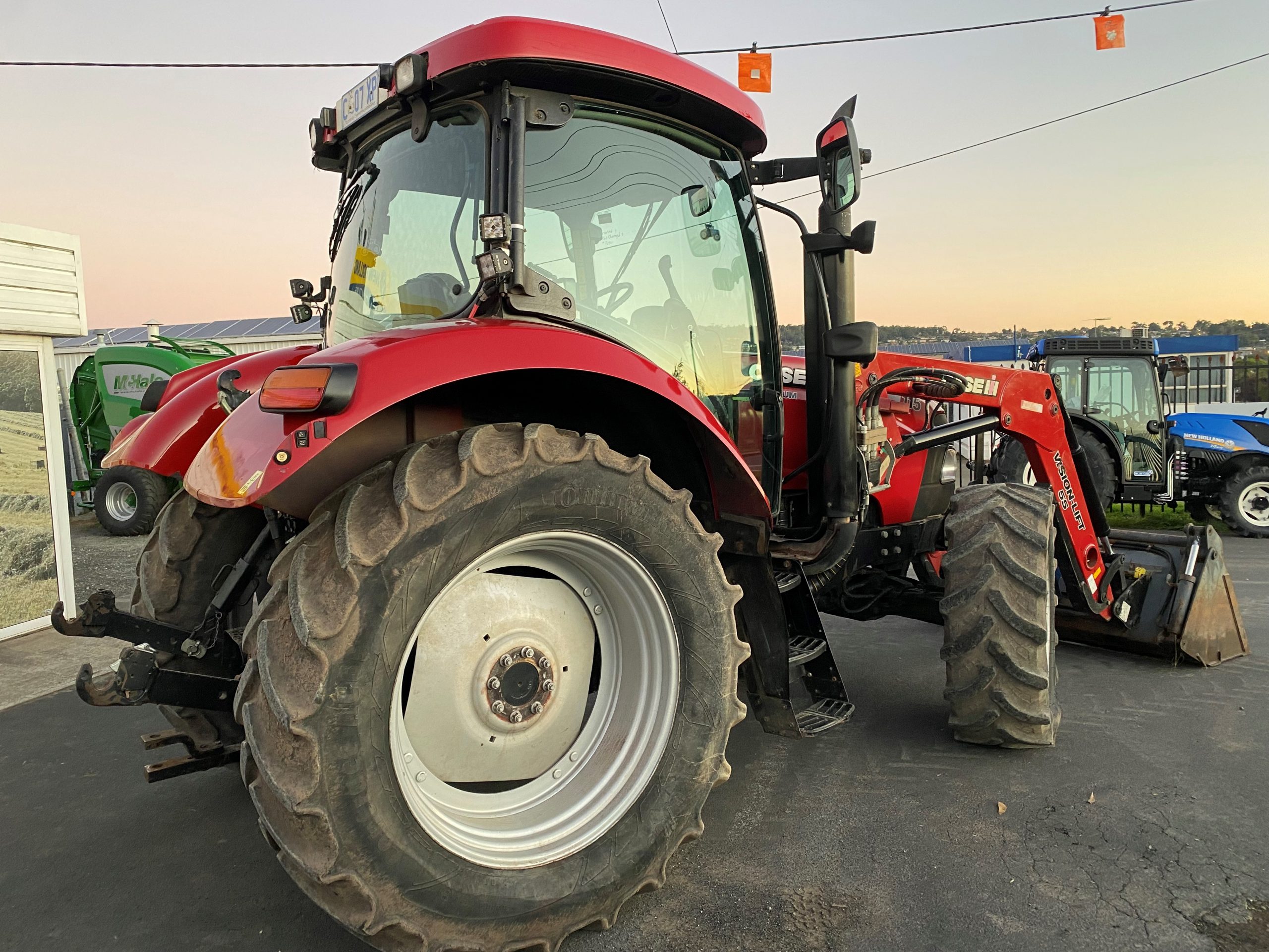 CASE MAXXUM115 Side Image | Southern Machinery