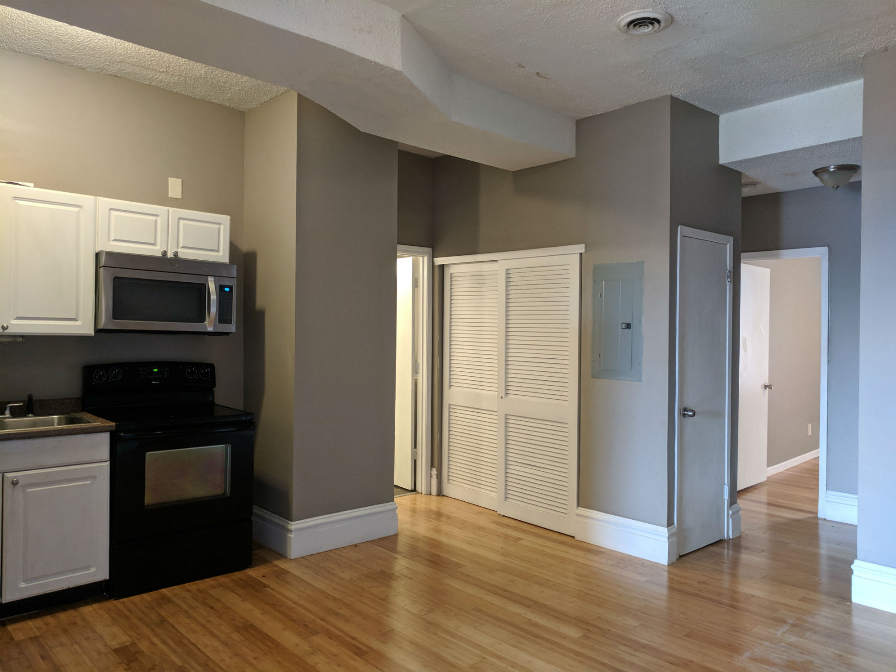 2907 S Jefferson 3F South Side Spaces