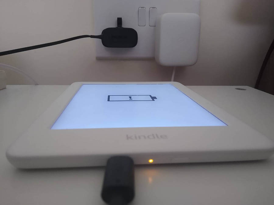 Kindle won't charge or turn on Exclamation mark fix (!) Spacehop