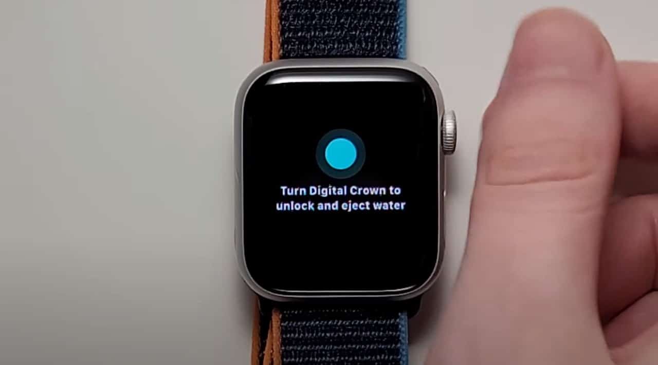 Turn digital crown to unlock and eject water Spacehop