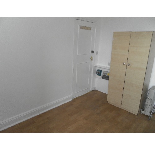 Studio To RentHeyford Avenue, VauxhallSW8 1EB£162 pw / £700 pcm Spacelet