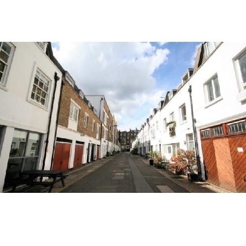 Double Studio FlatBrook Mews North, BayswaterW2 3BW£295 pw / £1280 pcm