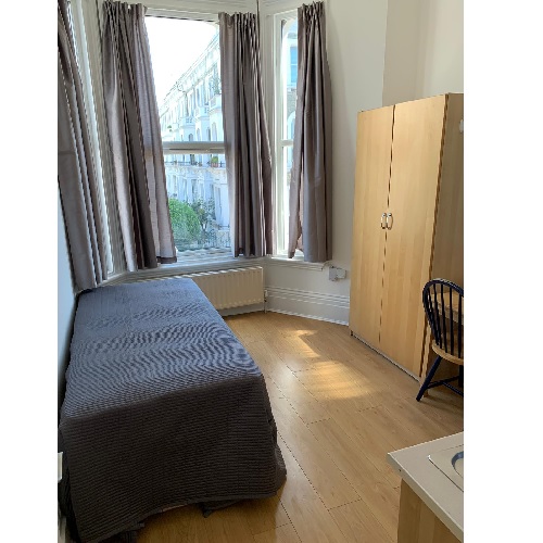 Single Bedsit To RentFinborough Road, Earl's Court, LondonSW10 9ED£167