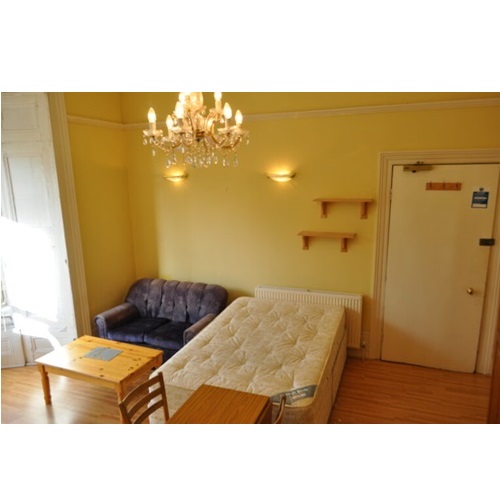 Large Double SemiStudio To RentHammersmith Grove, LondonW6 7HB£280pw