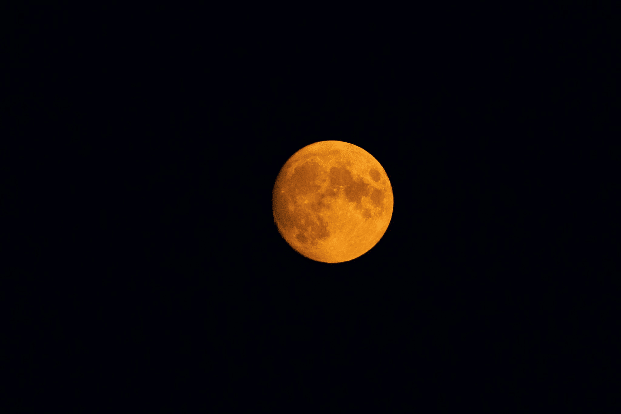 How Many Moon Colors Do You Know? Learn About The MoonColor Phenomenon