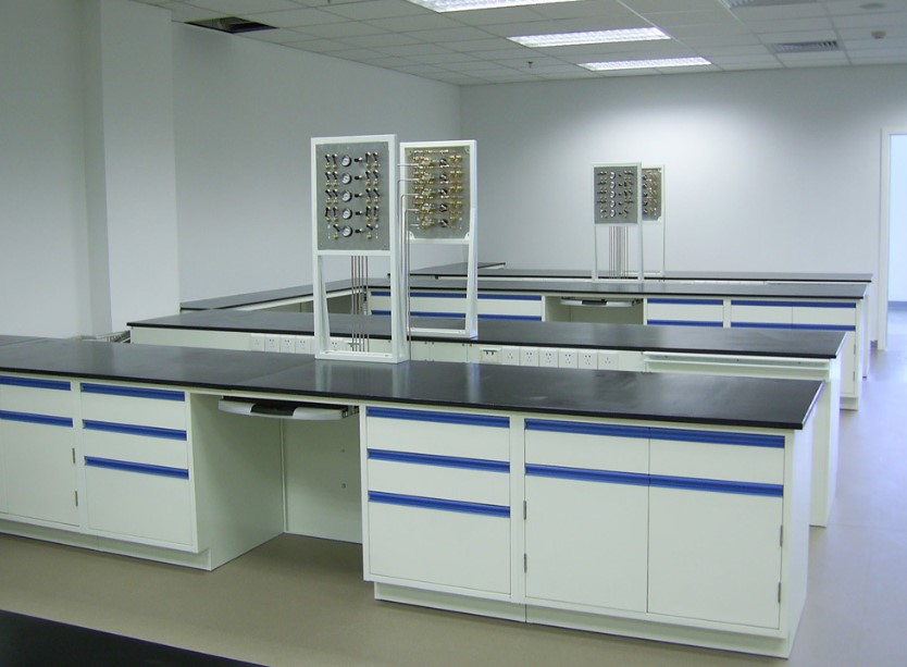 Maximise Efficiency by Choosing the Right Laboratory Bench Tops