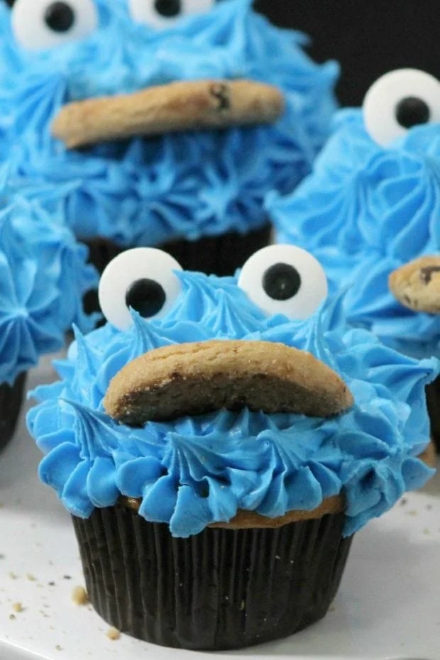 Searching for a super simple side dish recipe? Cookie Monster Cupcakes - Spaceships and Laser Beams