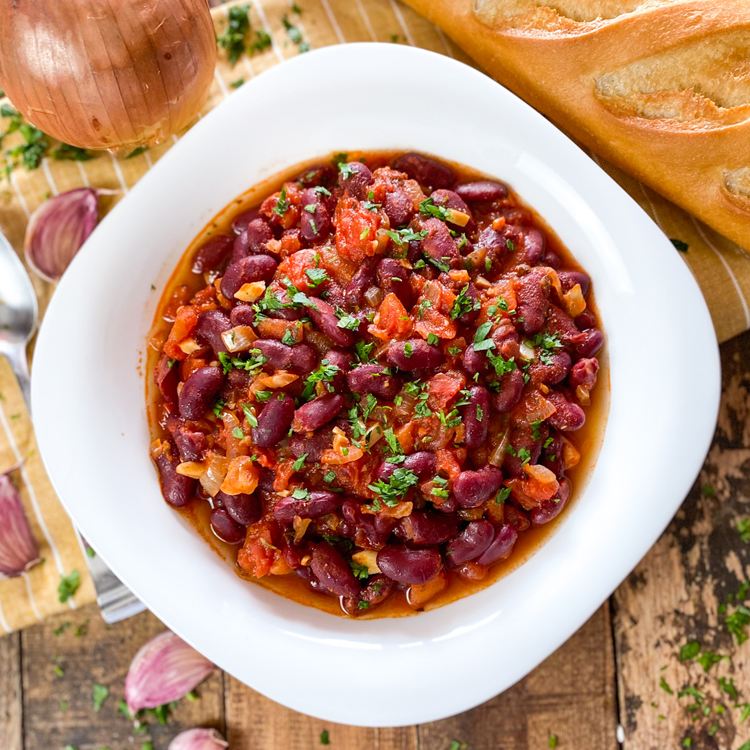 A Pantry Recipe That´s Actually Good Garlic Kidney Beans with Tomatoes