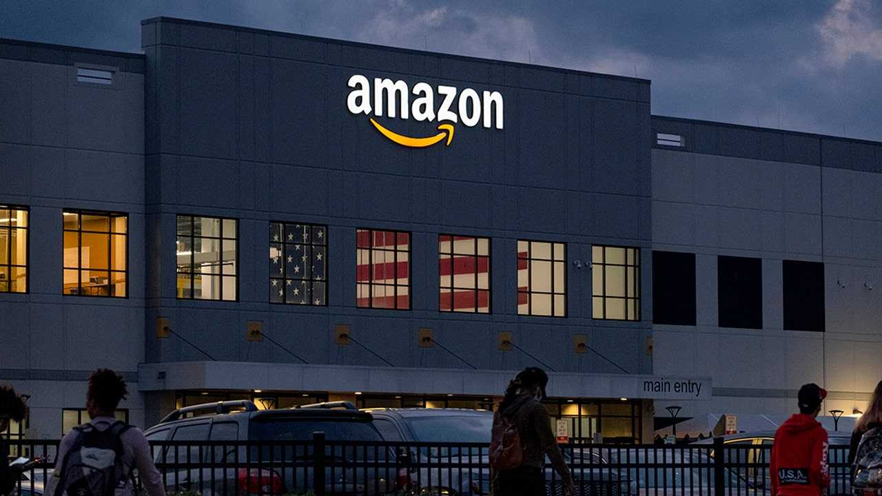 Staten Island Warehouse Workers Win First Amazon Union in the U.S