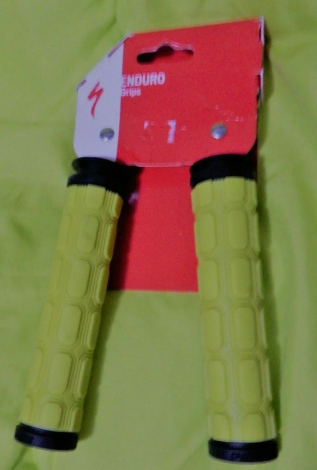 NEW w/PACKAGING Specialized Enduro mountain bike handlebar grips Hyper