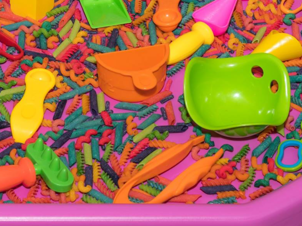 Coloured pasta tuff tray! Special Needs and Sensory play Ideas