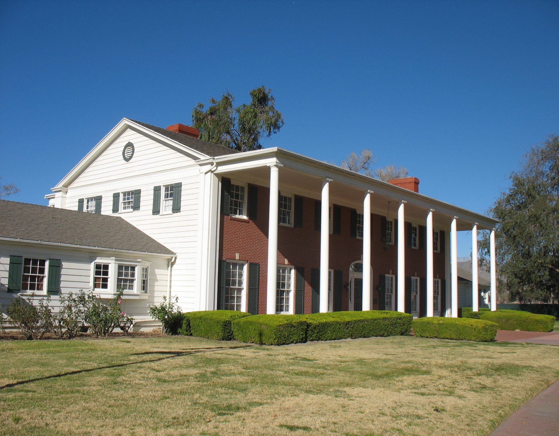 Crestmore Manor Spectra Company