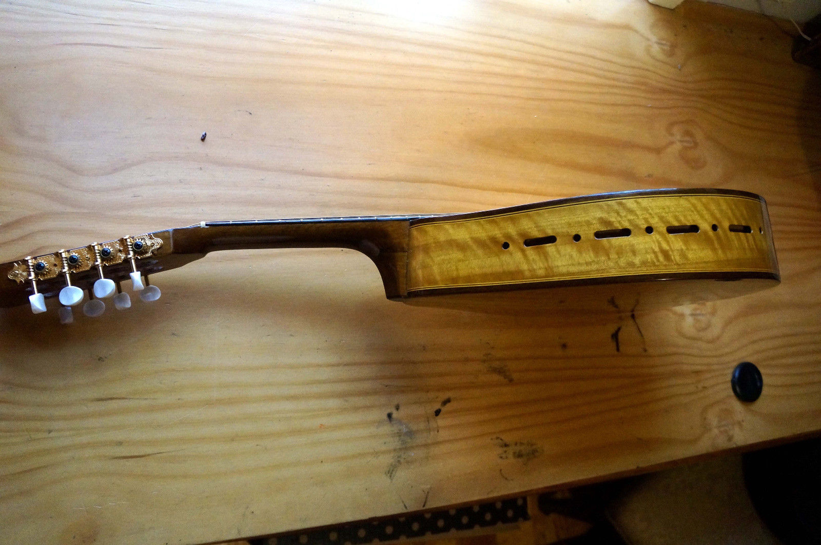 Mandolins for sale マンドリン カラーチェ The Russian Embergher