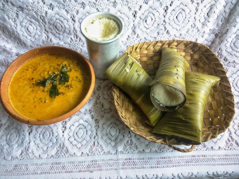 Moode Gasi Traditional Idli/Rice Cakes With Green Gram Curry Spices