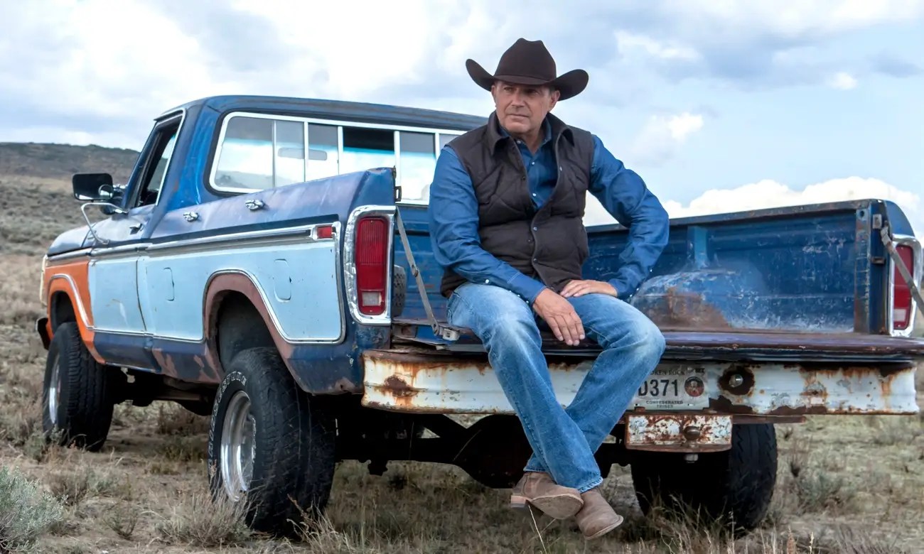 What Does John Dutton Wear on Yellowstone? How to Dress Like Him? » SpikyTV
