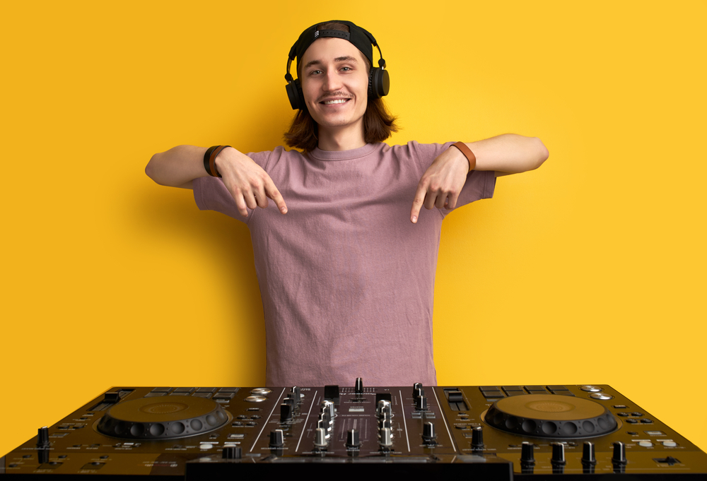 How To Start A DJ Business (Beginners Guide)