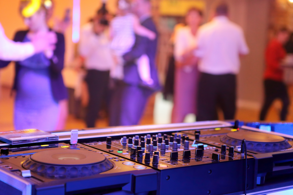 How Do I DJ A Wedding Reception? (Top Tips)