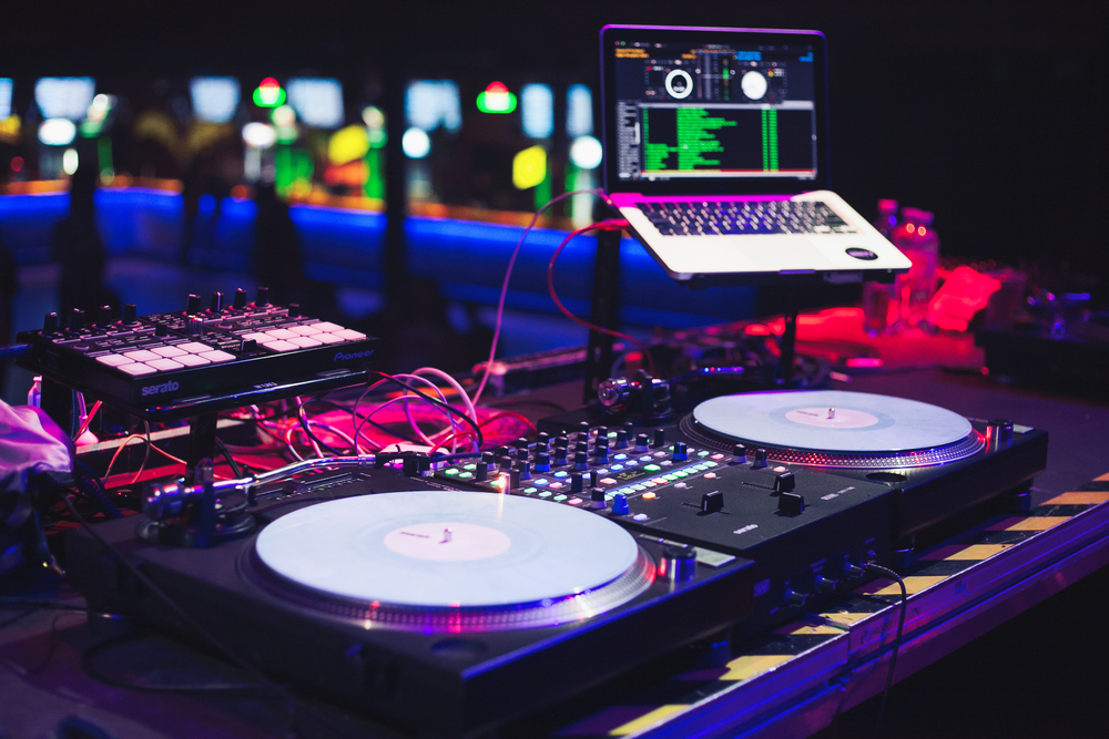 How Do I Set Up A DJ System? (StepByStep Guide)
