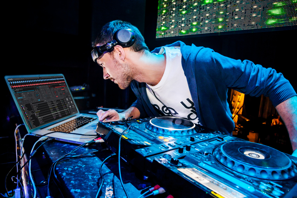 Is Virtual DJ Good For Beginners? Guide)