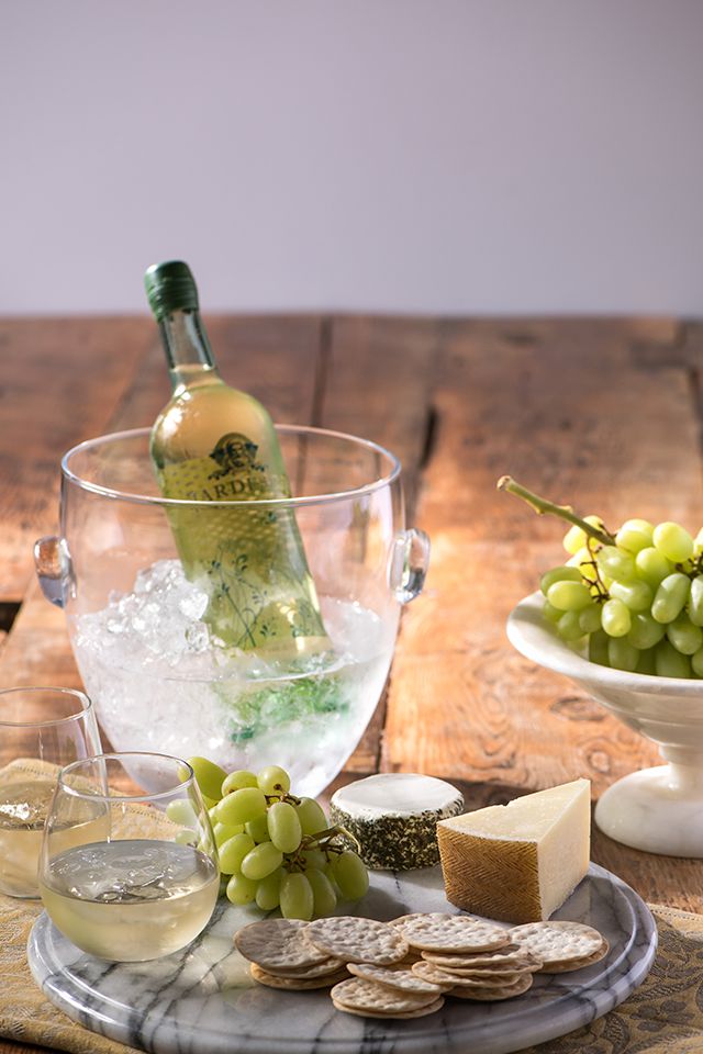 JARDESCA sweet and dry white wines Enjoying The Perfect Opening Drink