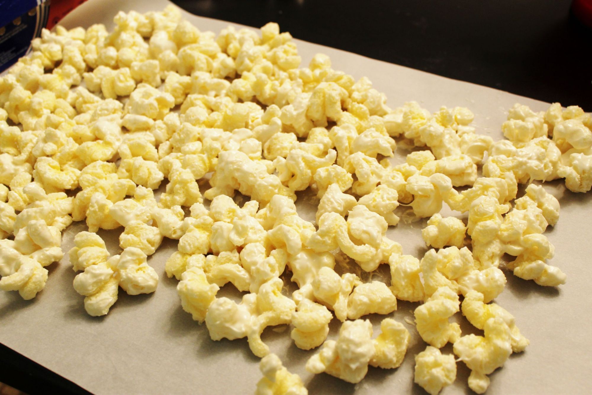 Easiest (and Most Addicting) Dessert Ever Almond Bark Puffcorn Splendry