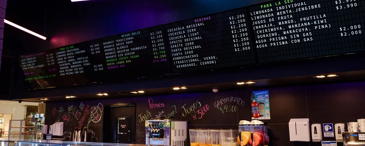 How SplitFlap Displays Enhance Customer Experience in Restaurants and Bars