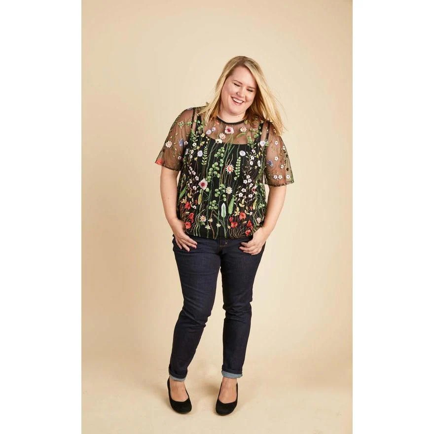 Cashmerette Montrose Top Paper Pattern Spool of Thread