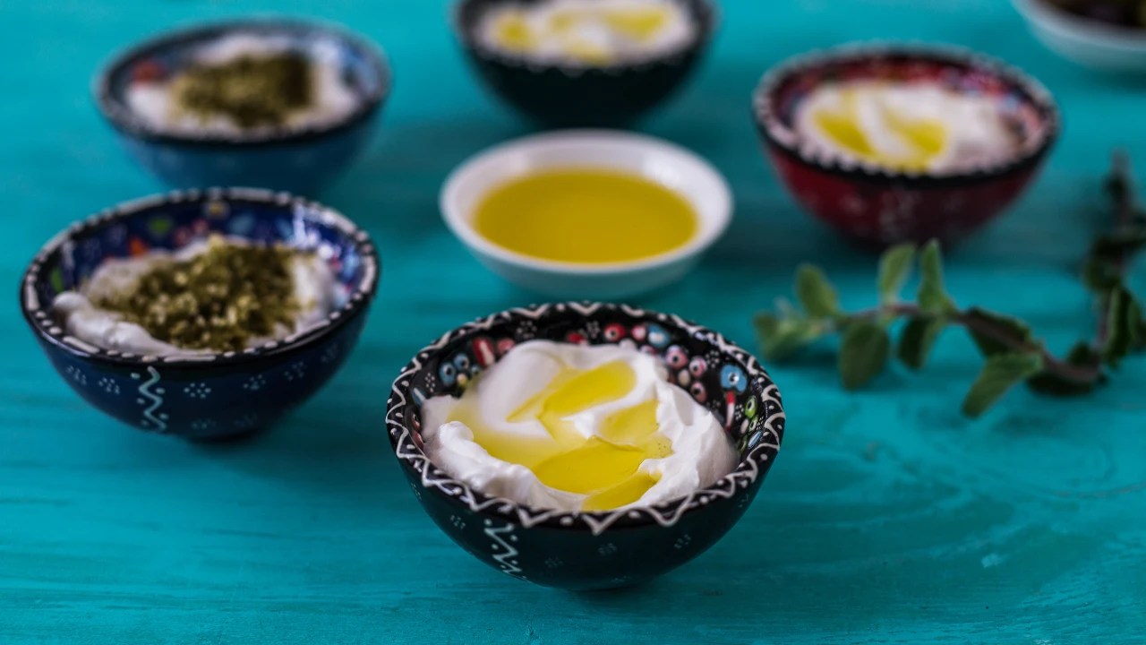 Discover the Art of Labneh with Olive Oil and Za'atar A Culinary Journey