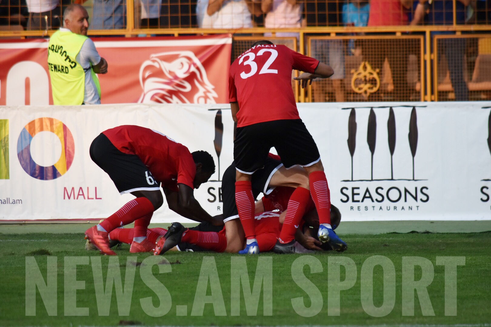 EL FC AraratArmenia beating Dudelange (first half, photos) NEWS.am