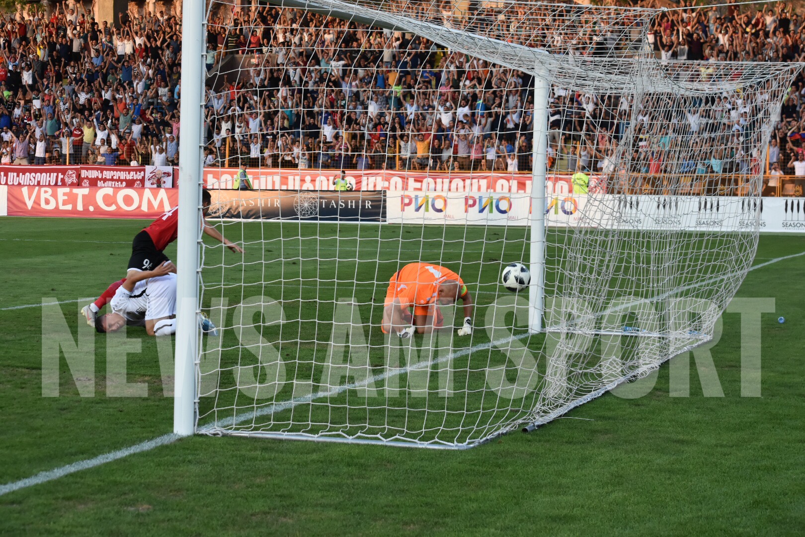 EL FC AraratArmenia beating Dudelange (first half, photos) NEWS.am