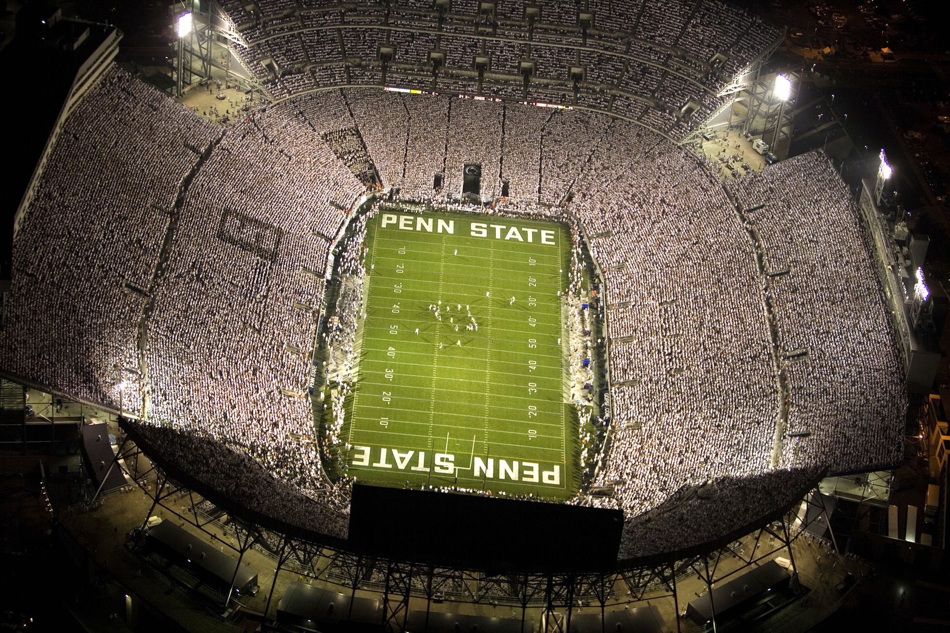 Best Photos From College Football Stadiums on Gameday