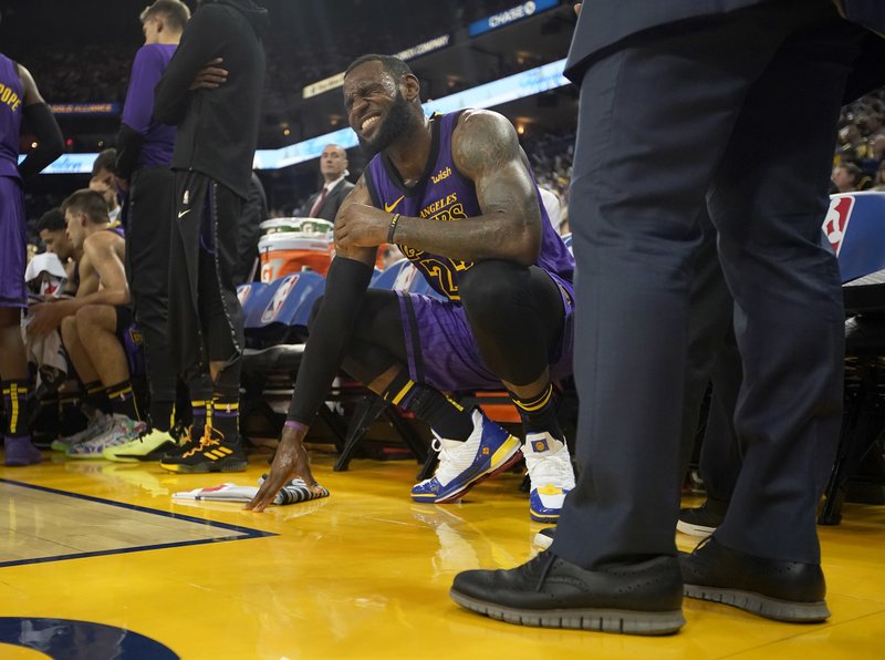 LeBron James leaves game vs Warriors with strained left groin
