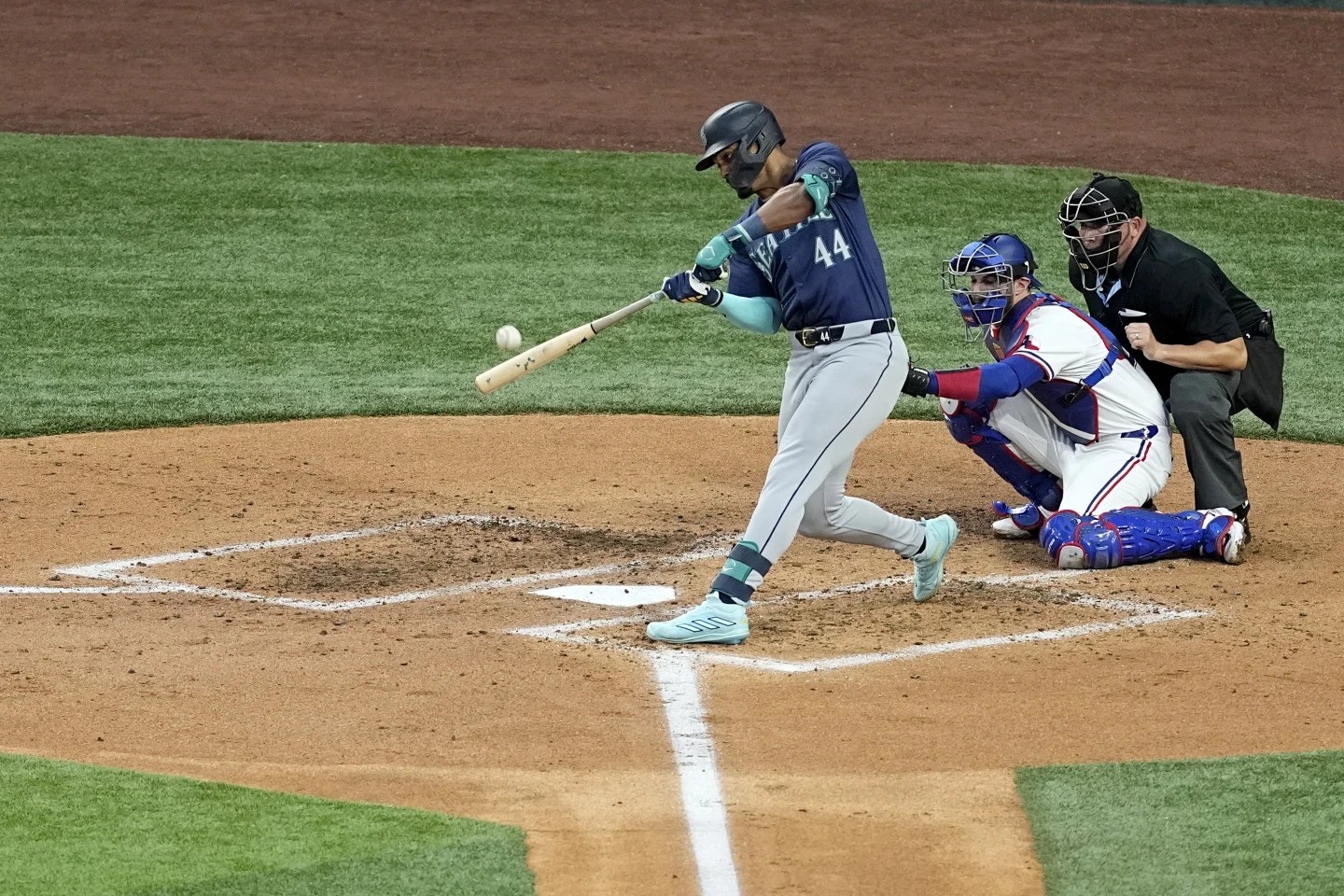 Gilbert delivers an outstanding performance for the Seattle Mariners, while JRod hits a home run