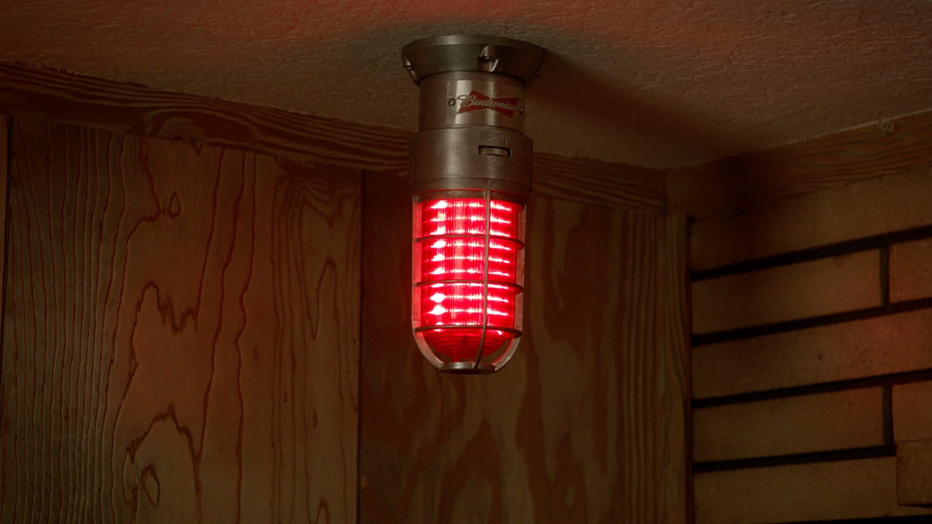 Budweiser Canada Brings Their “Red Light” To American Hockey Fans