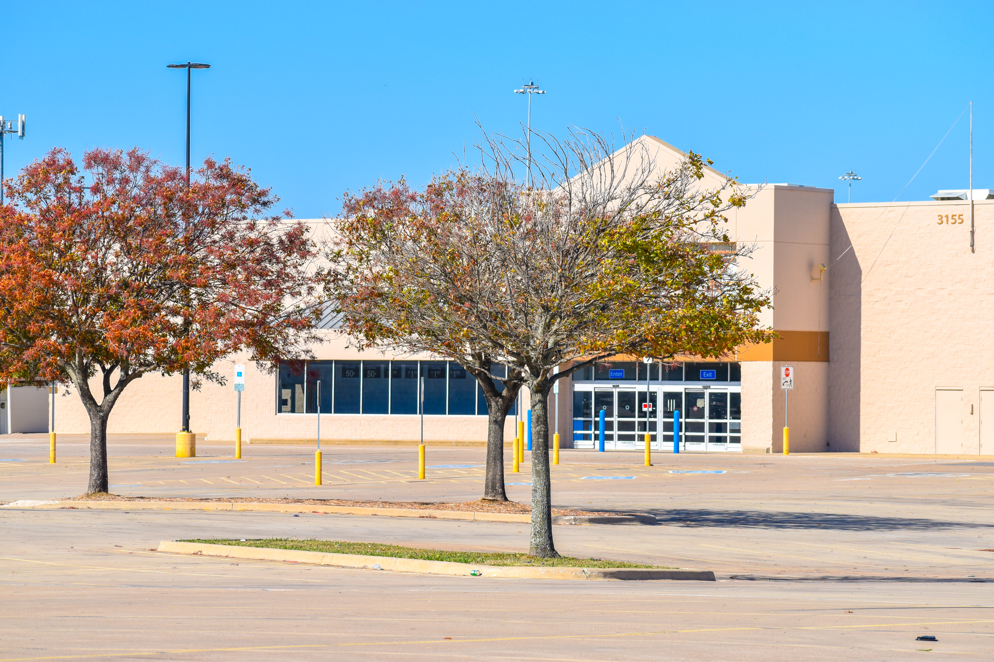 Closed! Walmart in Dallas Texas ⋆