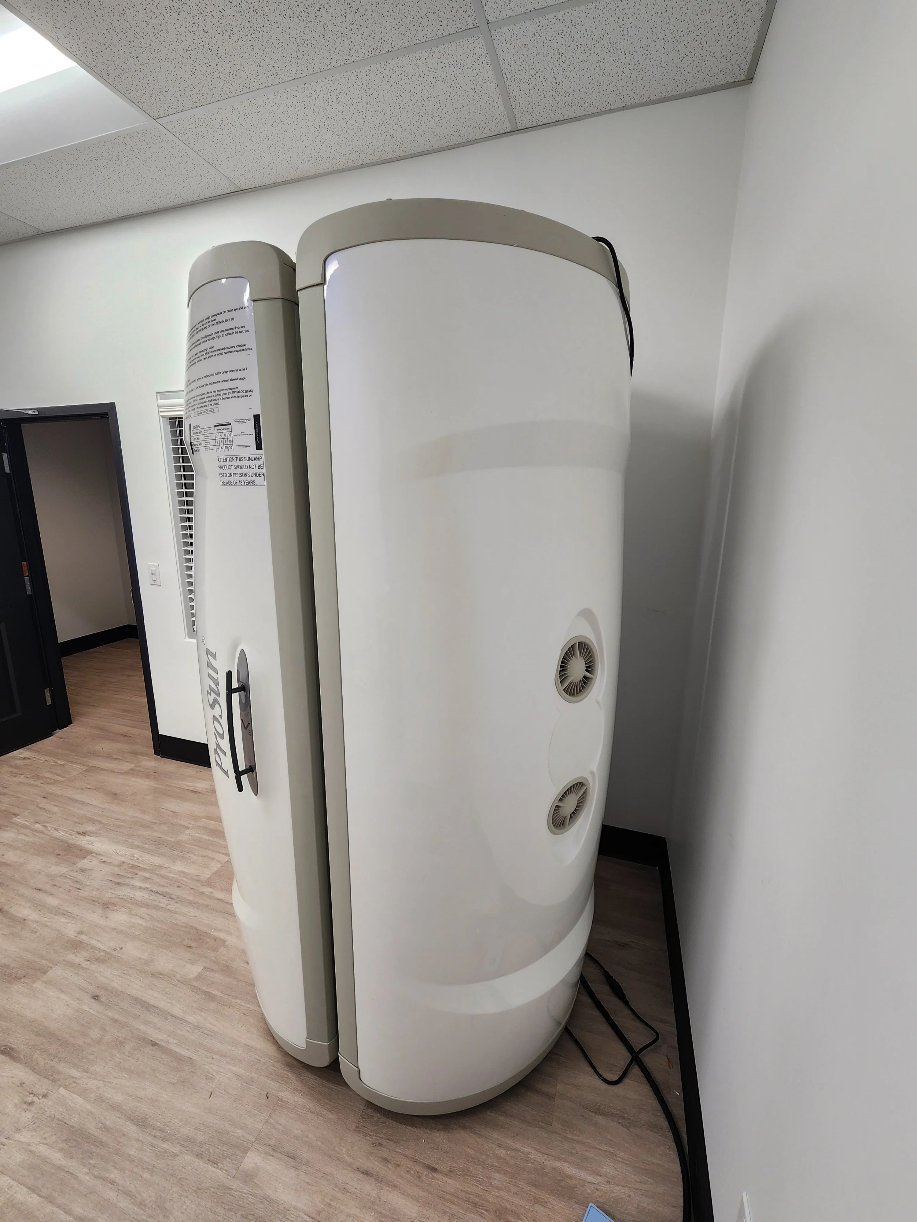 PROSUN V3 10 Minute Level 4 42 Bulb Commercial Stand Up Tanning Booth