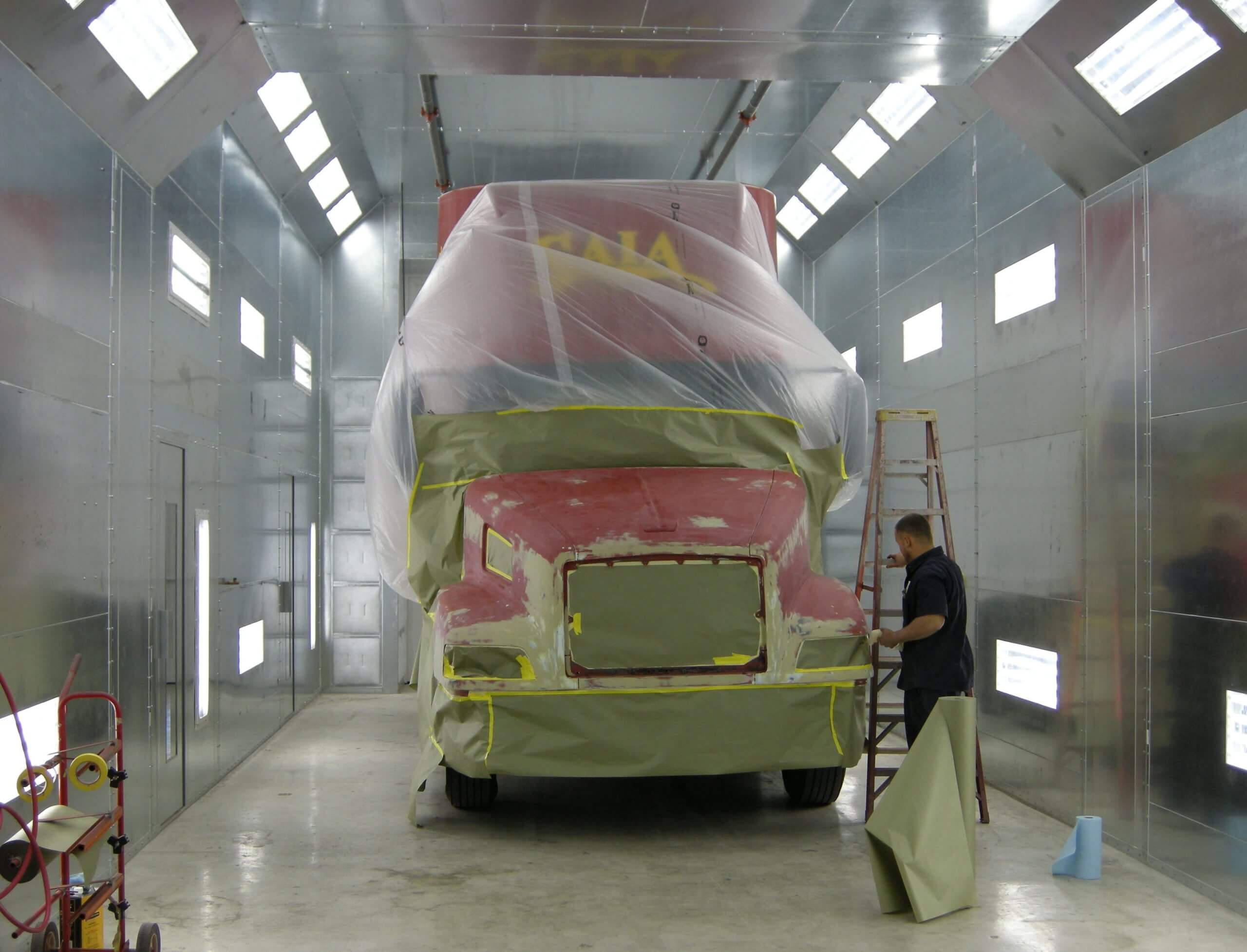 Large Truck Paint Booth Manufacturer SprayTech/Junair