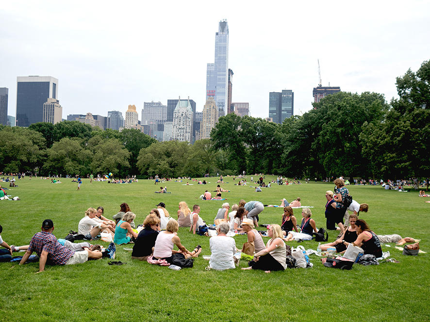 NYC Tjejmil Picknick Central Park Springtime Travel